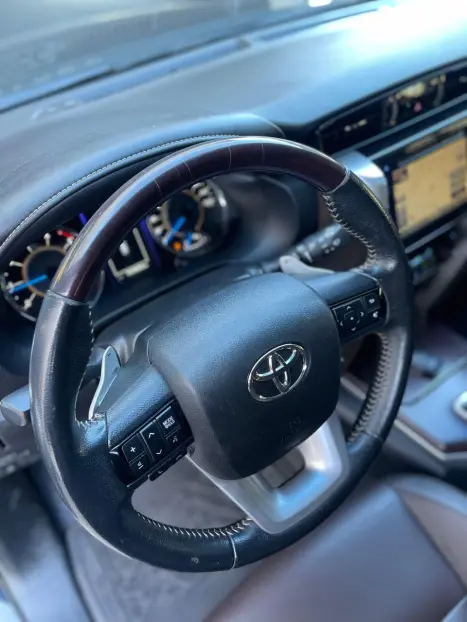 TOYOTA Hilux SW4 2.8 16V 4P SRX 4X4 7 LUGARES TURBO DIESEL AUTOMTICO, Foto 19