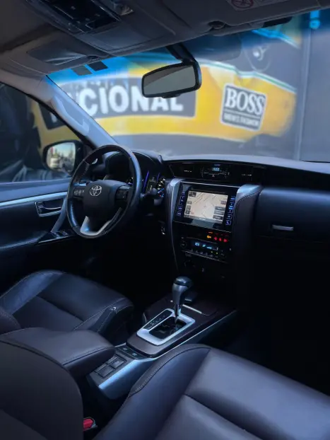 TOYOTA Hilux SW4 2.8 16V 4P SRX 4X4 7 LUGARES TURBO DIESEL AUTOMTICO, Foto 21