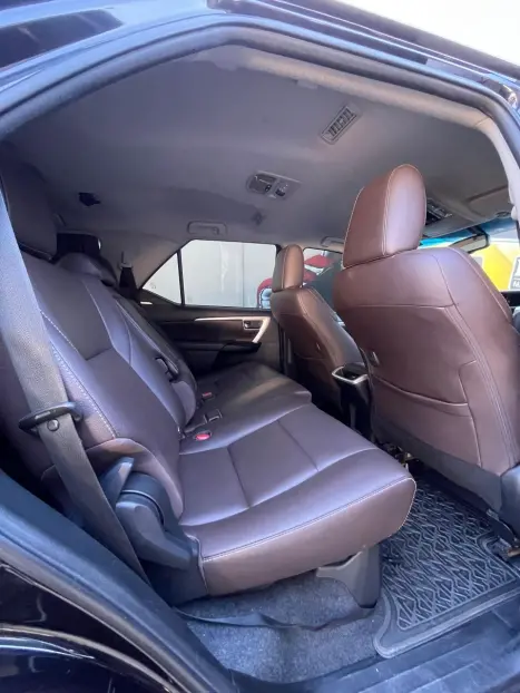 TOYOTA Hilux SW4 2.8 16V 4P SRX 4X4 7 LUGARES TURBO DIESEL AUTOMTICO, Foto 24