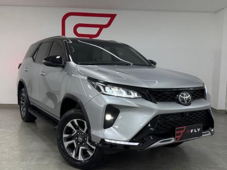 TOYOTA Hilux SW4 2.8 4P SRX 4X4 DIAMOND 7 LUGARES TURBO DIESEL AUTOMTICO, Foto 2