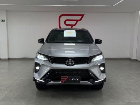 TOYOTA Hilux SW4 2.8 4P SRX 4X4 DIAMOND 7 LUGARES TURBO DIESEL AUTOMTICO, Foto 3