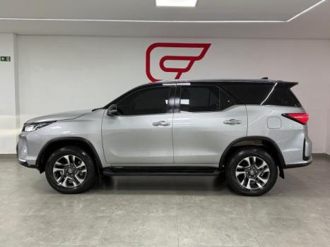TOYOTA Hilux SW4 2.8 4P SRX 4X4 DIAMOND 7 LUGARES TURBO DIESEL AUTOMTICO, Foto 4