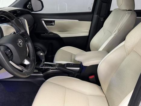 TOYOTA Hilux SW4 2.8 4P SRX 4X4 DIAMOND 7 LUGARES TURBO DIESEL AUTOMTICO, Foto 6