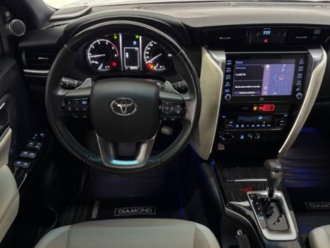 TOYOTA Hilux SW4 2.8 4P SRX 4X4 DIAMOND 7 LUGARES TURBO DIESEL AUTOMTICO, Foto 8