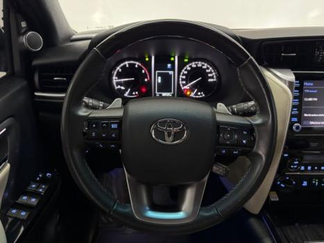 TOYOTA Hilux SW4 2.8 4P SRX 4X4 DIAMOND 7 LUGARES TURBO DIESEL AUTOMTICO, Foto 9