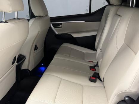 TOYOTA Hilux SW4 2.8 4P SRX 4X4 DIAMOND 7 LUGARES TURBO DIESEL AUTOMTICO, Foto 15