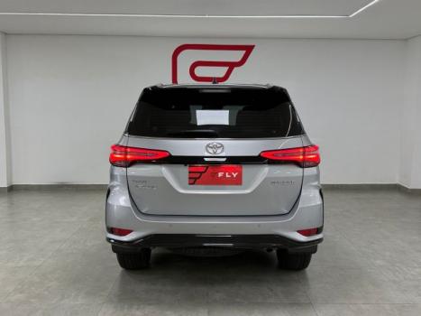TOYOTA Hilux SW4 2.8 4P SRX 4X4 DIAMOND 7 LUGARES TURBO DIESEL AUTOMTICO, Foto 19