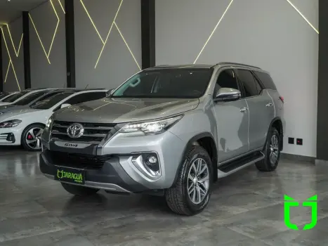 TOYOTA Hilux SW4 2.8 16V 4P SRX 4X4 7 LUGARES TURBO DIESEL AUTOMTICO, Foto 3