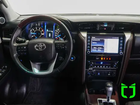 TOYOTA Hilux SW4 2.8 16V 4P SRX 4X4 7 LUGARES TURBO DIESEL AUTOMTICO, Foto 15