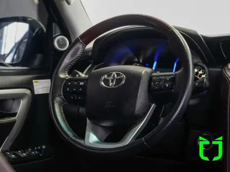 TOYOTA Hilux SW4 2.8 16V 4P SRX 4X4 7 LUGARES TURBO DIESEL AUTOMTICO, Foto 16