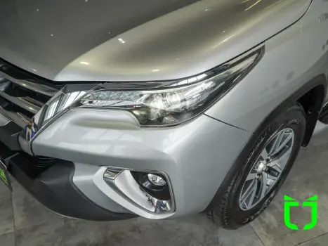 TOYOTA Hilux SW4 2.8 16V 4P SRX 4X4 7 LUGARES TURBO DIESEL AUTOMTICO, Foto 24