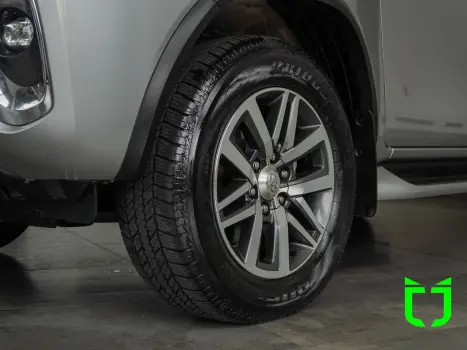 TOYOTA Hilux SW4 2.8 16V 4P SRX 4X4 7 LUGARES TURBO DIESEL AUTOMTICO, Foto 25