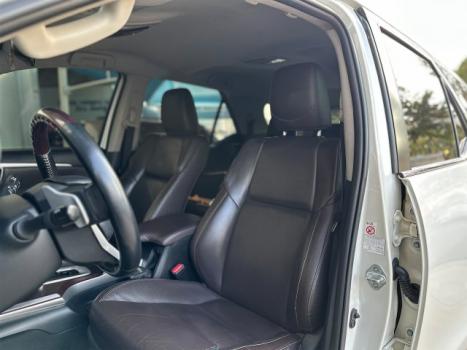 TOYOTA Hilux SW4 2.8 4P SRX 4X4 TURBO DIESEL AUTOMTICO, Foto 6