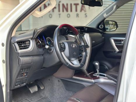TOYOTA Hilux SW4 2.8 4P SRX 4X4 TURBO DIESEL AUTOMTICO, Foto 7