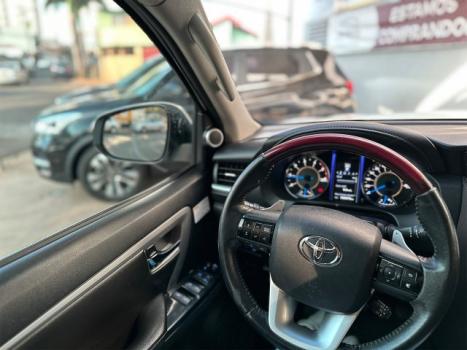 TOYOTA Hilux SW4 2.8 4P SRX 4X4 TURBO DIESEL AUTOMTICO, Foto 10