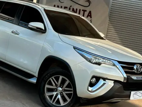 TOYOTA Hilux SW4 2.8 4P SRX 4X4 TURBO DIESEL AUTOMTICO, Foto 13