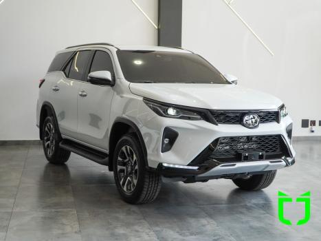 TOYOTA Hilux SW4 2.8 16V 4P SRX PLATINUM 4X4 7 LUGARES TURBO DIESEL AUTOMTICO, Foto 1