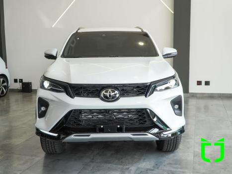 TOYOTA Hilux SW4 2.8 16V 4P SRX PLATINUM 4X4 7 LUGARES TURBO DIESEL AUTOMTICO, Foto 2