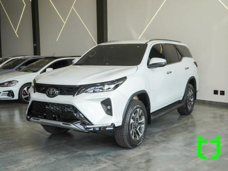 TOYOTA Hilux SW4 2.8 16V 4P SRX PLATINUM 4X4 7 LUGARES TURBO DIESEL AUTOMTICO, Foto 3
