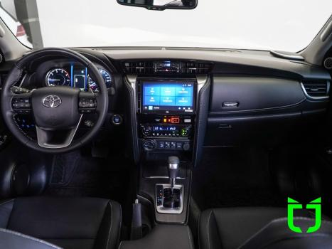 TOYOTA Hilux SW4 2.8 16V 4P SRX PLATINUM 4X4 7 LUGARES TURBO DIESEL AUTOMTICO, Foto 11