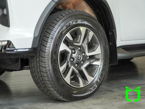 TOYOTA Hilux SW4 2.8 16V 4P SRX PLATINUM 4X4 7 LUGARES TURBO DIESEL AUTOMTICO, Foto 25