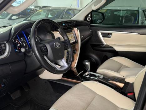 TOYOTA Hilux SW4 2.8 4P SRX 4X4 TURBO DIESEL AUTOMTICO, Foto 6