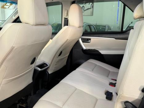 TOYOTA Hilux SW4 2.8 4P SRX 4X4 TURBO DIESEL AUTOMTICO, Foto 8