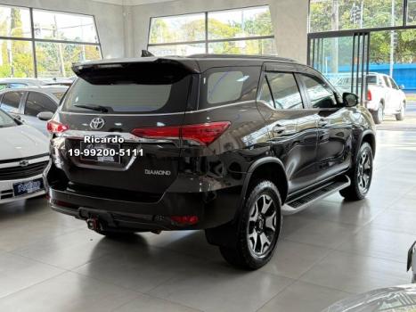 TOYOTA Hilux SW4 2.8 4P SRX 4X4 TURBO DIESEL AUTOMTICO, Foto 10