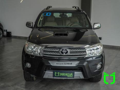 TOYOTA Hilux SW4 3.0 16V 4P SRV 4X4 7 LUGARES TURBO DIESEL AUTOMTICO, Foto 2