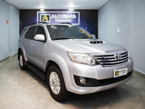 TOYOTA Hilux SW4 3.0 16V 4P SRV 4X4 7 LUGARES TURBO DIESEL AUTOMTICO, Foto 2