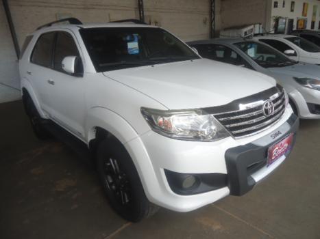 TOYOTA Hilux SW4 3.0 16V 4P SR 4X4 TURBO DIESEL AUTOMTICO, Foto 2