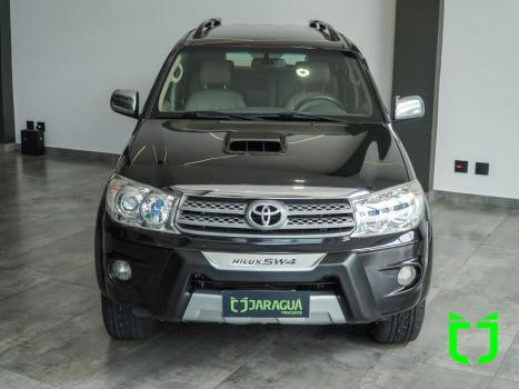 TOYOTA Hilux SW4 3.0 16V 4P SRV 4X4 7 LUGARES TURBO DIESEL AUTOMTICO, Foto 2