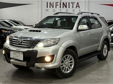 TOYOTA Hilux SW4 3.0 16V 4P SRV 4X4 TURBO DIESEL AUTOMTICO, Foto 3