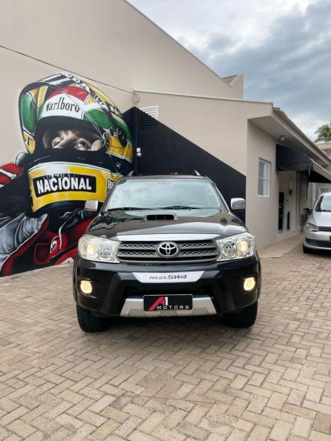 TOYOTA Hilux SW4 3.0 16V 4P SRV 4X4 7 LUGARES TURBO DIESEL AUTOMTICO, Foto 3