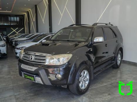 TOYOTA Hilux SW4 3.0 16V 4P SRV 4X4 7 LUGARES TURBO DIESEL AUTOMTICO, Foto 3