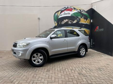TOYOTA Hilux SW4 3.0 16V 4P SRV 4X4 7 LUGARES TURBO DIESEL AUTOMTICO, Foto 2