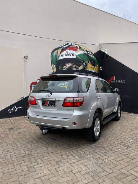 TOYOTA Hilux SW4 3.0 16V 4P SRV 4X4 7 LUGARES TURBO DIESEL AUTOMTICO, Foto 4