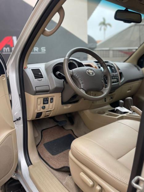 TOYOTA Hilux SW4 3.0 16V 4P SRV 4X4 7 LUGARES TURBO DIESEL AUTOMTICO, Foto 18