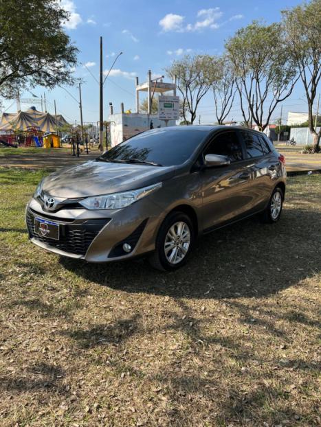 TOYOTA Yaris Hatch 1.3 16V 4P FLEX XL PLUS TECH MULTIDRIVE AUTOMTICO CVT, Foto 2
