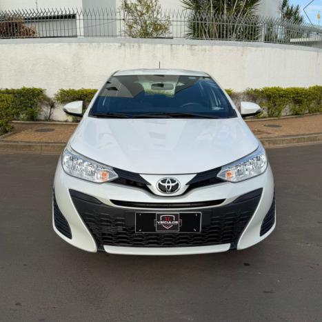 TOYOTA Yaris Hatch 1.5 16V 4P FLEX XL PLUS CONNECT MULTIDRIVE AUTOMTICO CVT, Foto 2