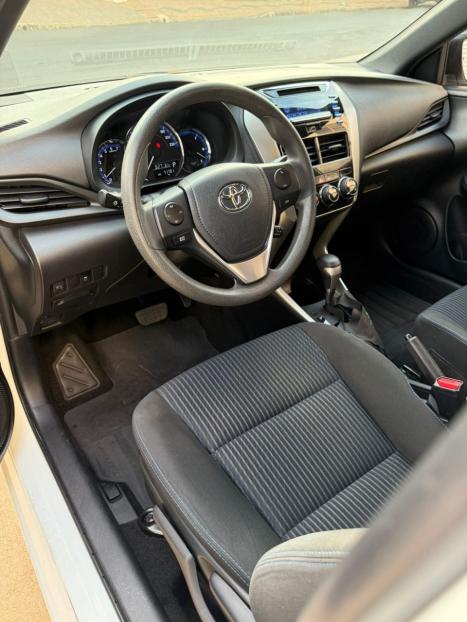 TOYOTA Yaris Hatch 1.3 16V 4P FLEX XL MULTIDRIVE AUTOMTICO CVT, Foto 6