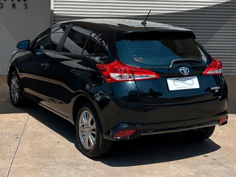 TOYOTA Yaris Hatch 1.3 16V 4P FLEX XL PLUS TECH MULTIDRIVE AUTOMTICO CVT, Foto 2