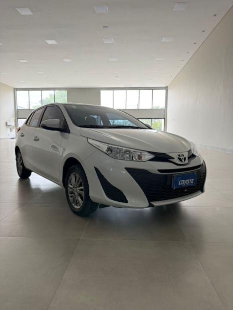 TOYOTA Yaris Hatch 1.5 16V 4P FLEX XL PLUS CONNECT MULTIDRIVE AUTOMTICO CVT, Foto 2