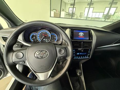 TOYOTA Yaris Hatch 1.5 16V 4P FLEX XL PLUS CONNECT MULTIDRIVE AUTOMTICO CVT, Foto 5