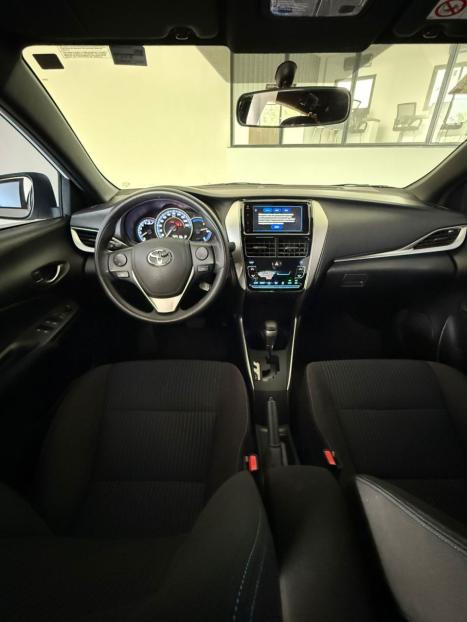 TOYOTA Yaris Hatch 1.5 16V 4P FLEX XL PLUS CONNECT MULTIDRIVE AUTOMTICO CVT, Foto 6