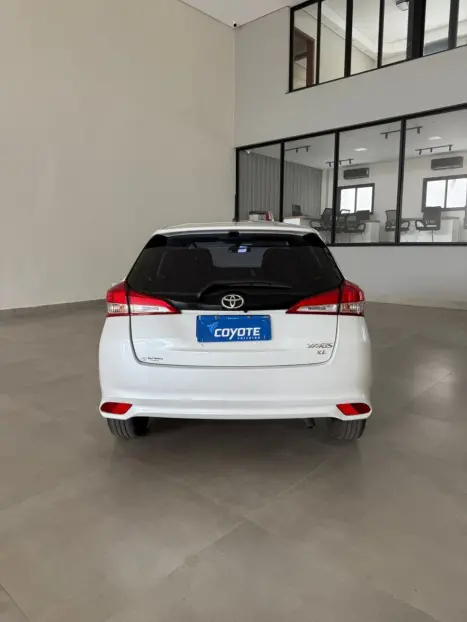 TOYOTA Yaris Hatch 1.5 16V 4P FLEX XL PLUS CONNECT MULTIDRIVE AUTOMTICO CVT, Foto 14
