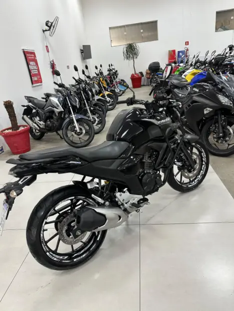 YAMAHA FZ 15 ABS, Foto 4