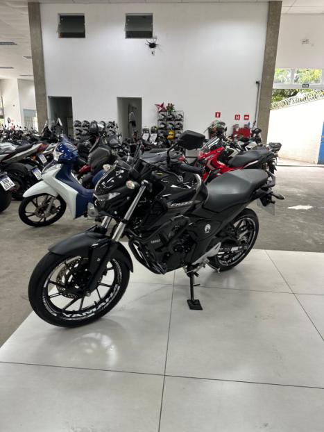 YAMAHA FZ 15 ABS, Foto 14