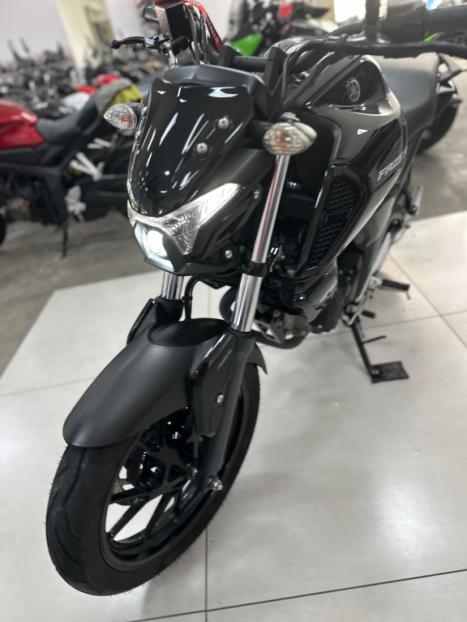 YAMAHA FZ 15 Fazer ABS, Foto 2