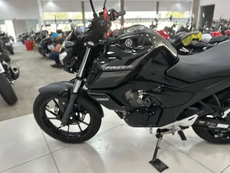 YAMAHA FZ 15 Fazer ABS, Foto 4